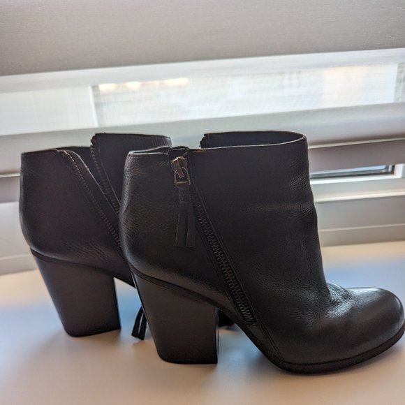 Leather Booties with Chunky Heel  Kenneth Cole Reaction  Size 7.5 M - Picture 1 of 8